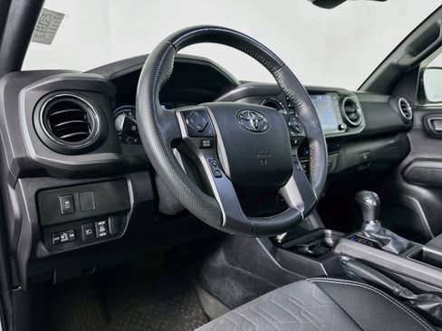Used 2022 Toyota Tacoma TRD Sport w/ Black Out Package (TMS) AWD/4WD image 10