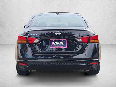 Used 2025 Nissan Altima 2.5 SV FWD image 7