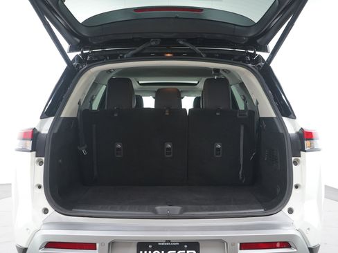 Used 2023 Nissan Pathfinder SL w/ SL Premium Package image 17