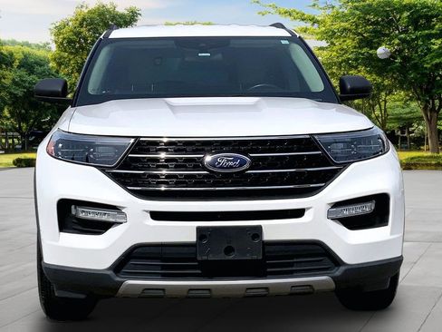 Used 2020 Ford Explorer XLT w/ Equipment Group 202A RWD image 2