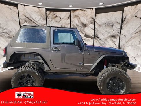 Used 2018 Jeep Wrangler Sport AWD/4WD image 3