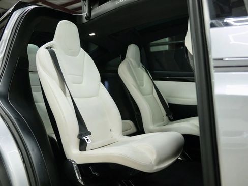 Used 2017 Tesla Model X 90D image 36