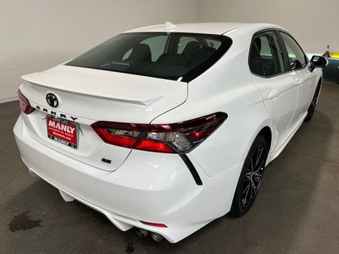 Used 2023 Toyota Camry SE FWD image 3