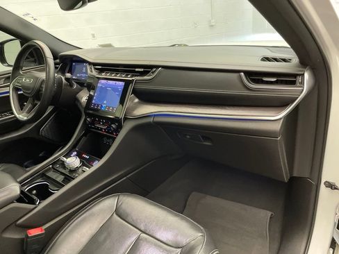 Certified 2022 Jeep Grand Cherokee Overland AWD/4WD image 27