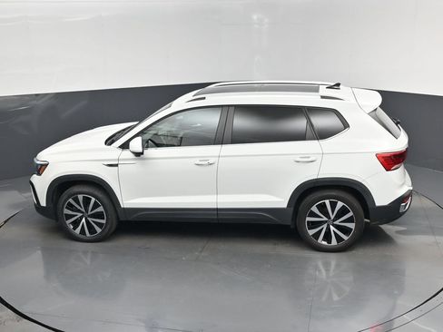 Used 2022 Volkswagen Taos SE FWD image 14