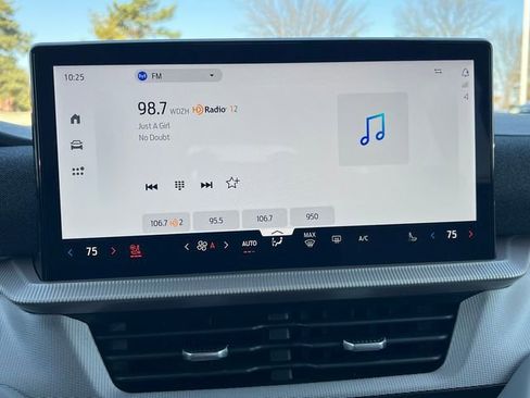 Used 2026 Ford Explorer Active w/ Active Comfort Package image 17