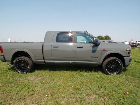 New 2026 RAM 2500 Limited AWD/4WD image 3