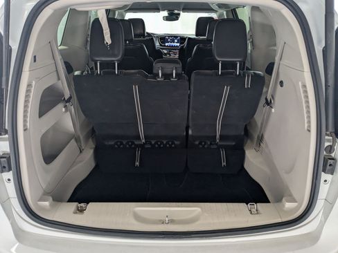 Certified 2023 Chrysler Pacifica Touring-L FWD image 23