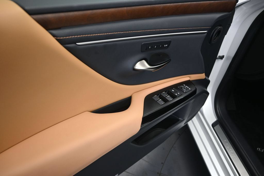 Certified 2024 Lexus ES 350 w/ Premium Package FWD image 11