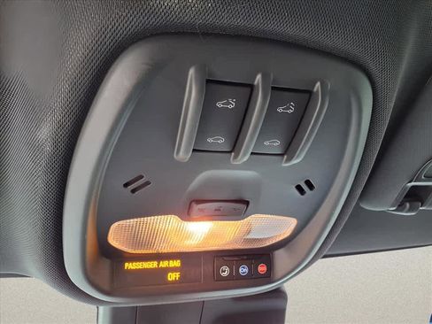 Used 2025 Chevrolet Trax RS w/ Sunroof Package image 20