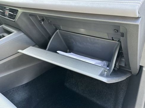 New 2025 Volkswagen Tiguan SE image 32