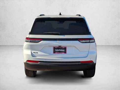 New 2026 Jeep Grand Cherokee Altitude image 8