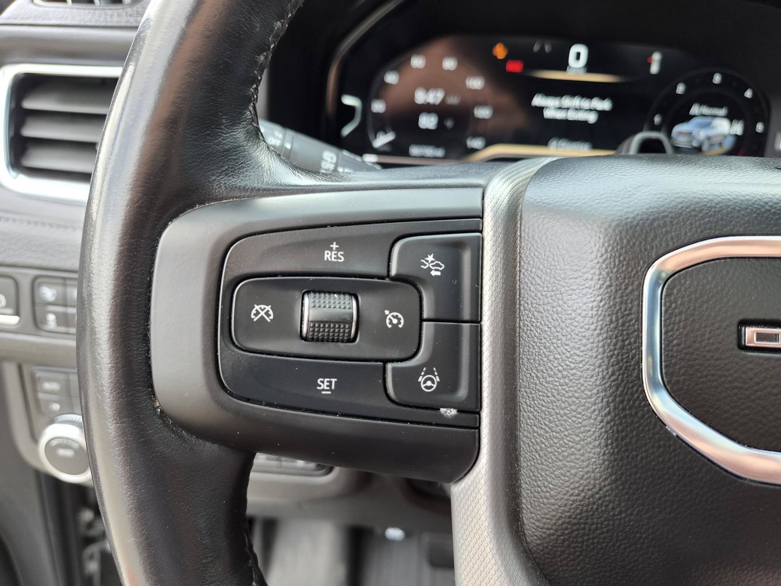 Used 2023 GMC Yukon Denali w/ Advanced Technology Package AWD/4WD image 35