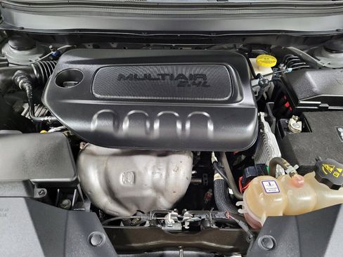 Used 2020 Jeep Cherokee Latitude Plus w/ Comfort/Convenience Group AWD/4WD image 30