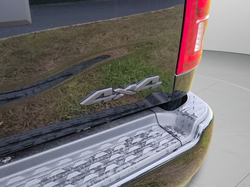 Used 2025 RAM 2500 Laramie AWD/4WD image 23