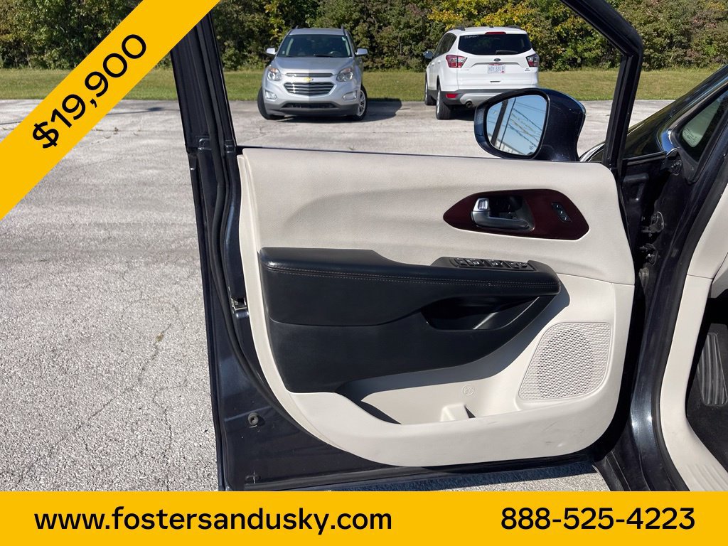 Used 2020 Chrysler Pacifica Limited FWD image 14