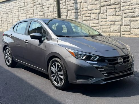 Used 2023 Nissan Versa SV FWD image 5