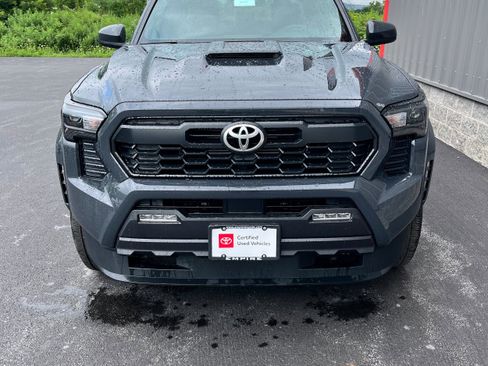 Used 2025 Toyota Tacoma TRD Sport image 2