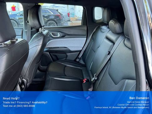 Used 2023 Jeep Compass Latitude AWD/4WD image 12