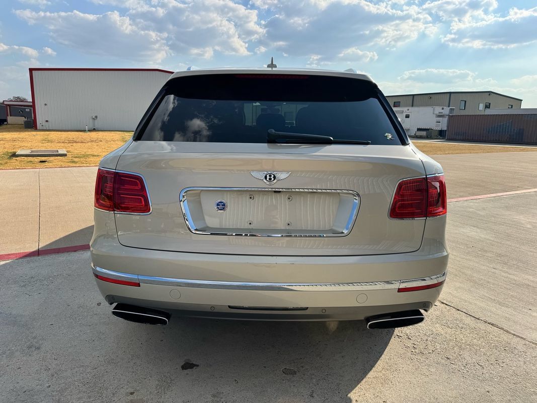 Used 2018 Bentley Bentayga AWD/4WD image 22
