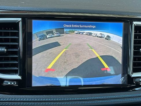 Used 2021 Chrysler Pacifica Touring FWD image 20