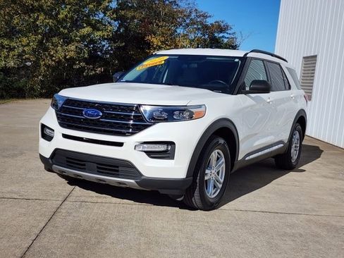 Used 2020 Ford Explorer XLT w/ Equipment Group 202A image 5