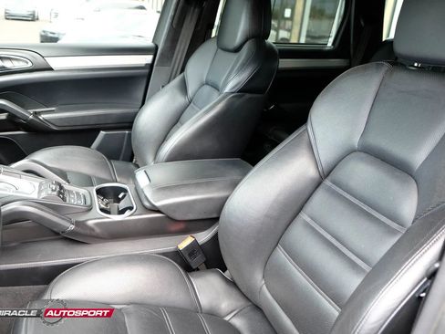 Used 2014 Porsche Cayenne Turbo AWD/4WD image 19