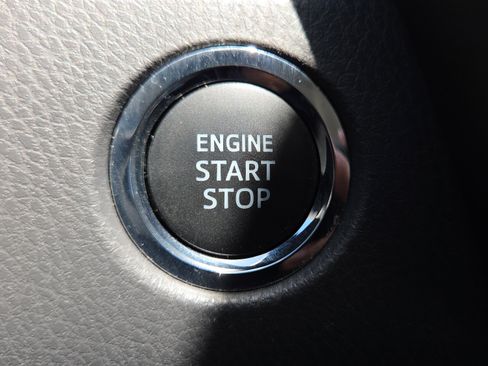 Used 2018 Toyota Camry XLE FWD image 37