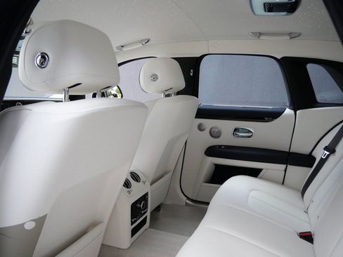 New 2025 Rolls-Royce Ghost image 29
