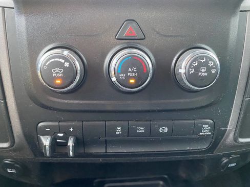 Used 2013 RAM 2500 Tradesman w/ Chrome Appearance Group image 31