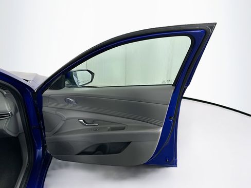 Used 2025 Hyundai Elantra SEL image 31