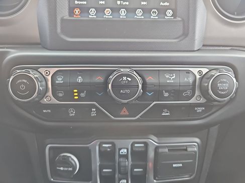 Used 2021 Jeep Gladiator Sport AWD/4WD image 20