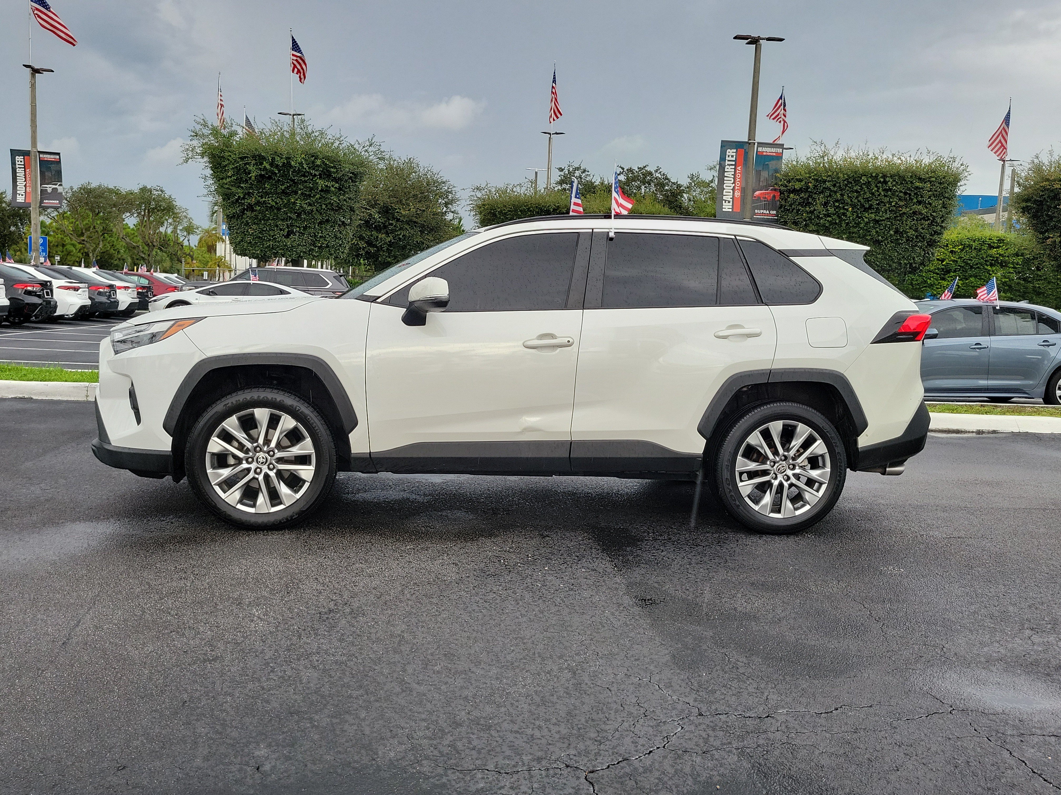 Used 2022 Toyota RAV4 XLE Premium FWD image 7