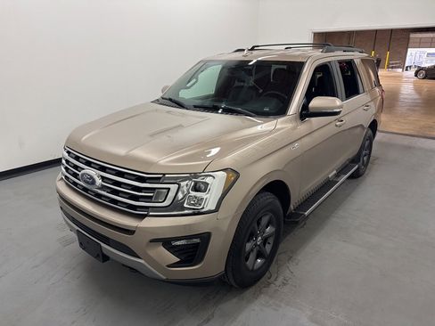 Used 2020 Ford Expedition XLT w/ FX4 Off-Road Package image 24
