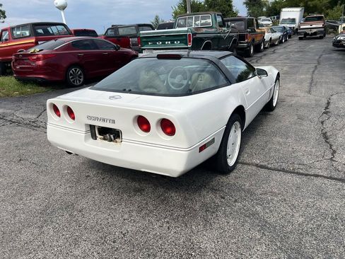 Used 1988 Chevrolet Corvette Coupe RWD image 4