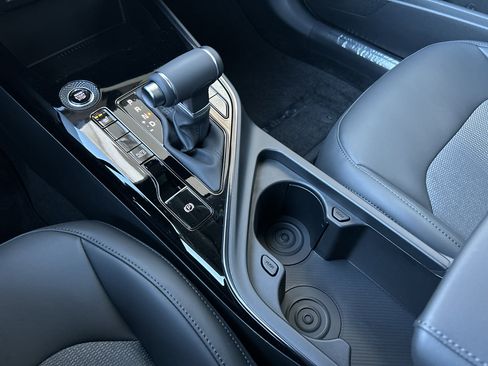 New 2025 Kia Niro EX image 24