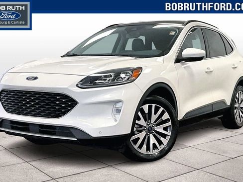 Used 2022 Ford Escape Titanium w/ Class II Trailer Tow Package image 1