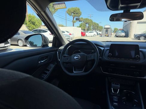 Used 2025 Nissan Rogue SV FWD image 33