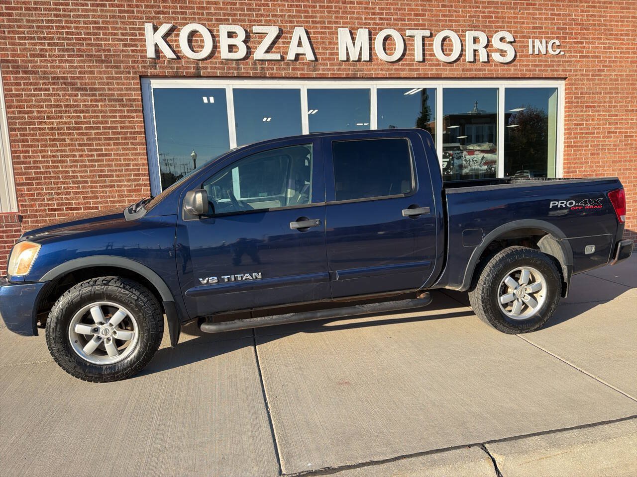 Used 2011 Nissan Titan PRO-4X AWD/4WD image 3