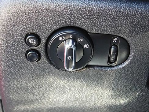 Used 2023 MINI Cooper 2-Door Hardtop image 21