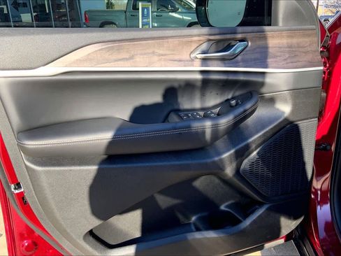 New 2026 Jeep Grand Cherokee Altitude image 10