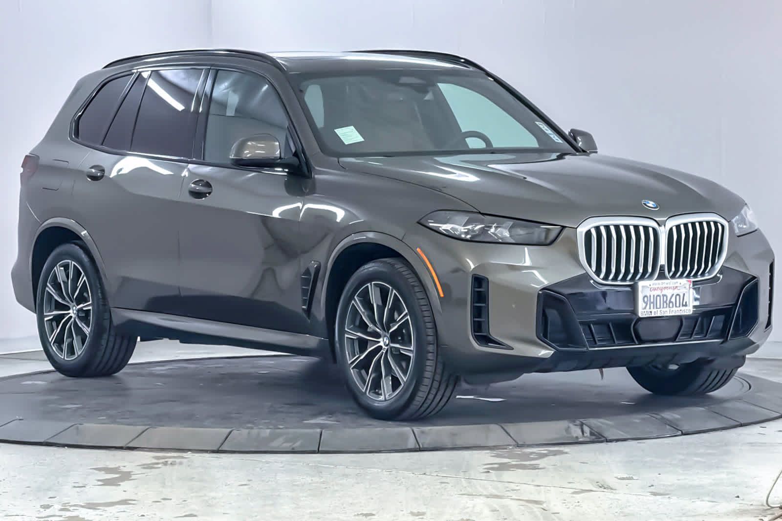Used 2024 BMW X5 xDrive40i w/ M Sport Package AWD/4WD image 9