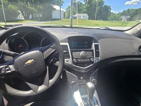 Used 2012 Chevrolet Cruze LT FWD image 4
