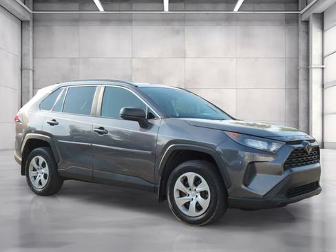 Used 2019 Toyota RAV4 LE FWD image 1