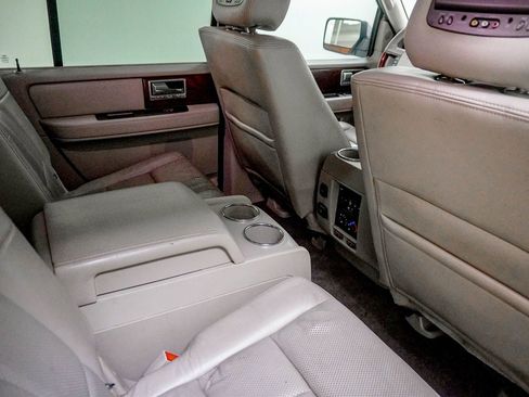 Used 2011 Lincoln Navigator L 4WD image 35