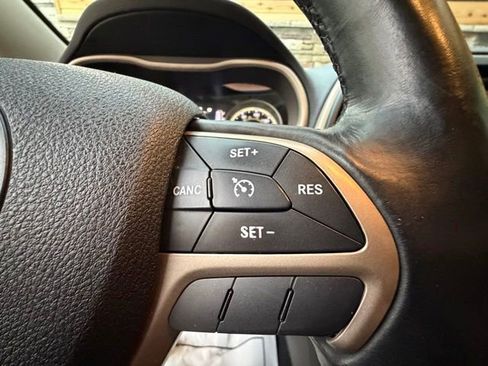 Used 2016 Jeep Cherokee Latitude w/ Safety/Convenience Group AWD/4WD image 23