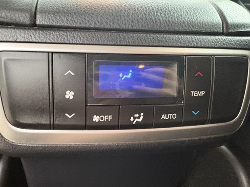 Used 2015 Toyota Highlander XLE AWD/4WD image 27