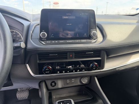 Used 2024 Nissan Rogue SV image 19