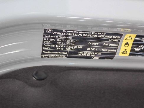 Used 2025 BMW X7 xDrive40i w/ M Sport Package image 27