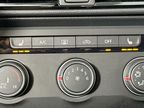 Used 2022 Volkswagen Taos SE image 19